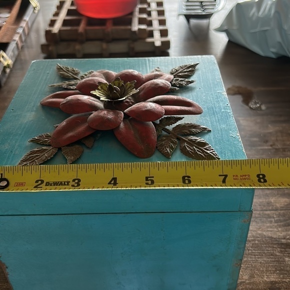 Box with metal flower - Picture 4 of 7
